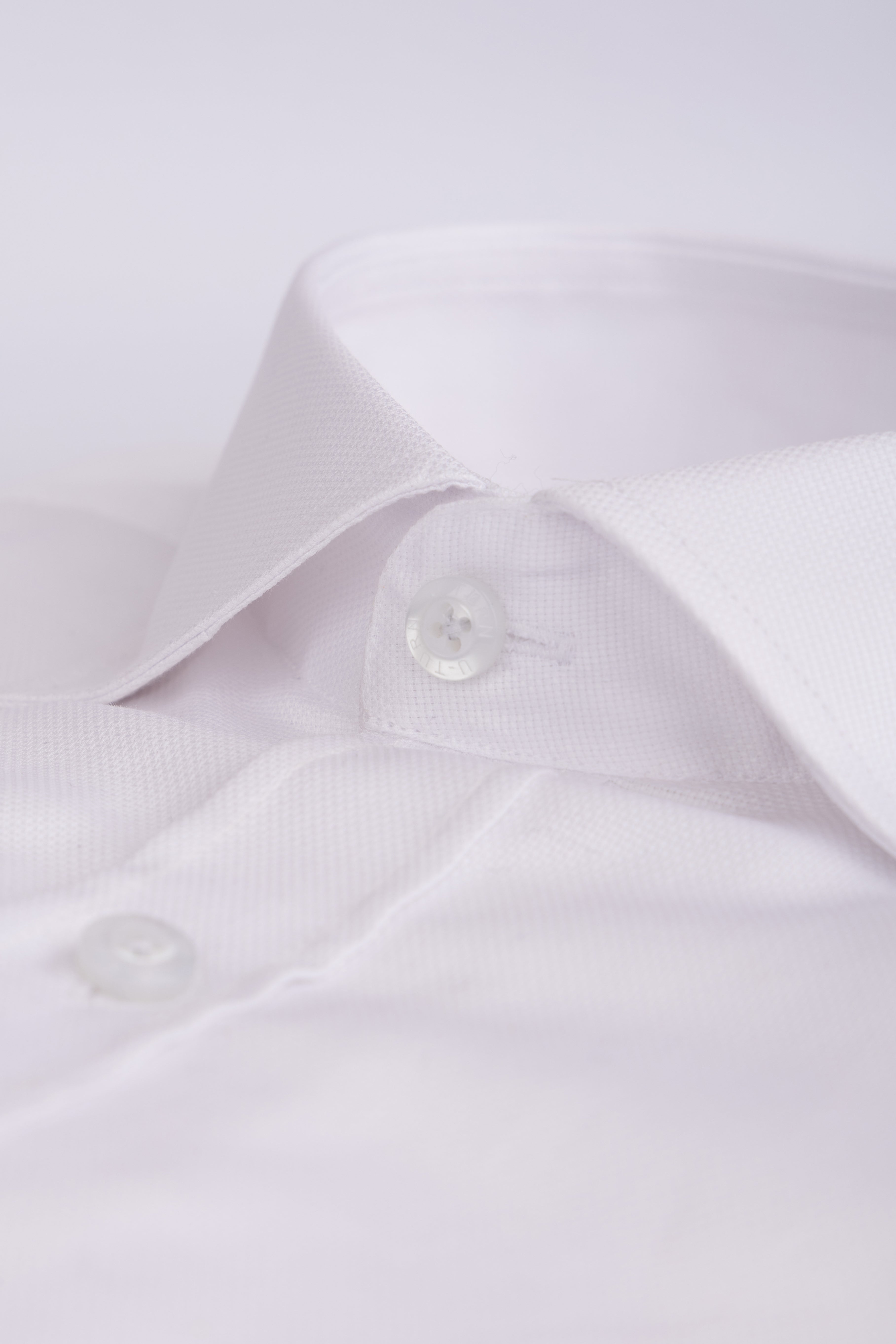 L-SLEEVE SLIM FIT SHIRTC115 - WHITE الصورة الثانوية