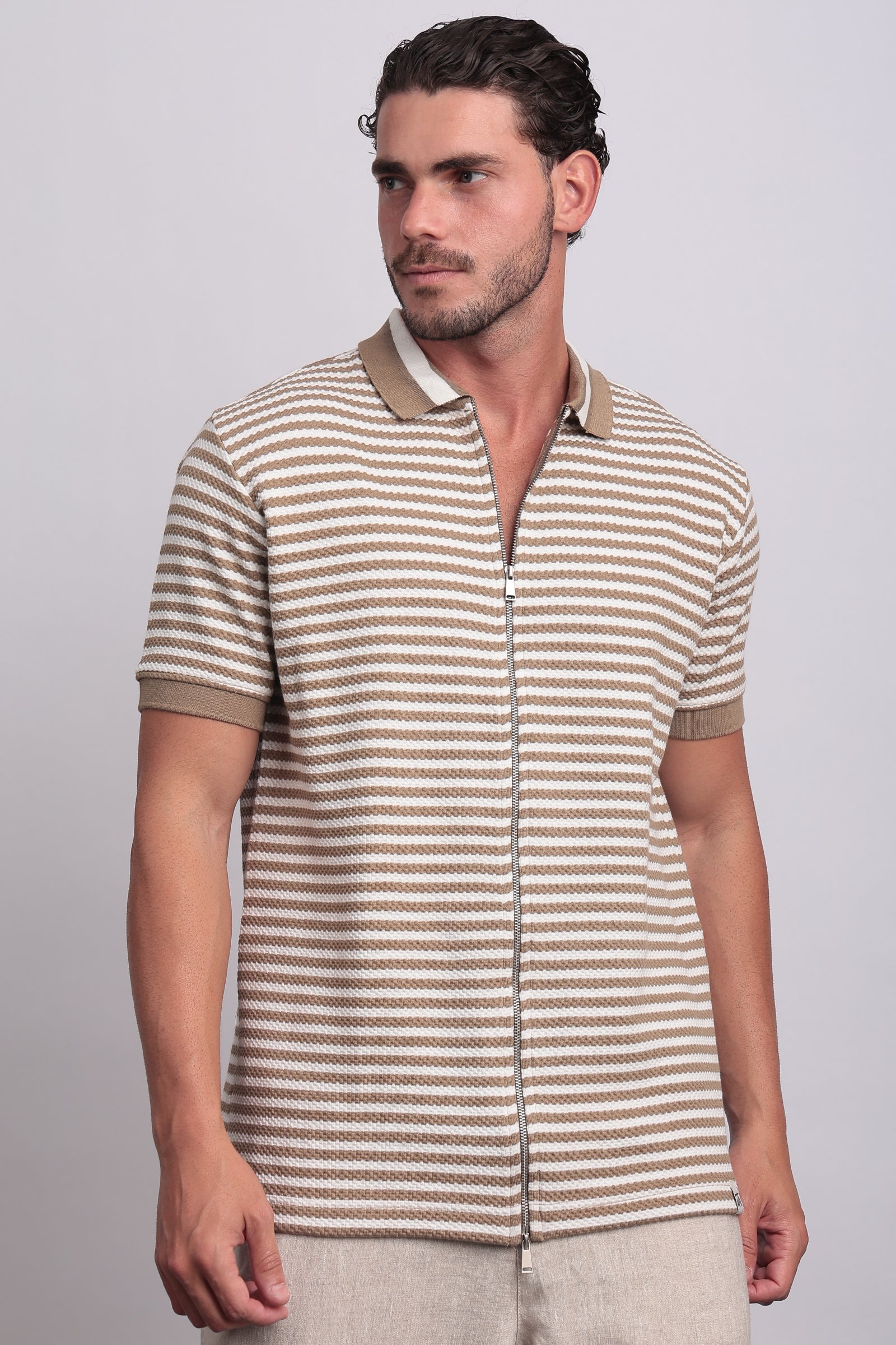 SHORT SLEEVE FULL ZIPPER SHIRT Secondary image