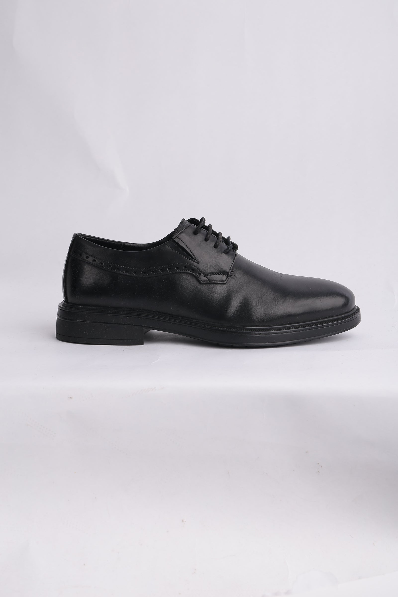CLASSIC LACE UP SHOES Secondary image