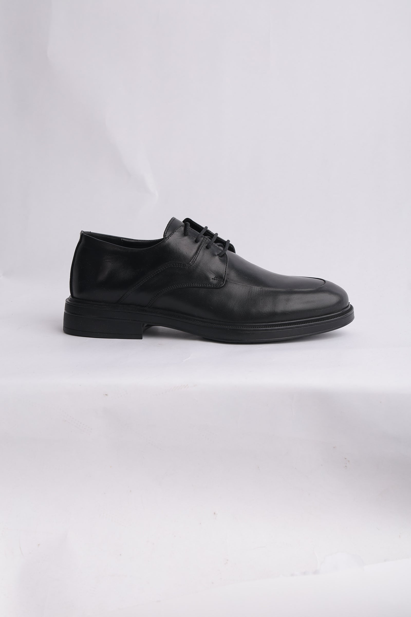 CLASSIC LACE UP SHOES Secondary image