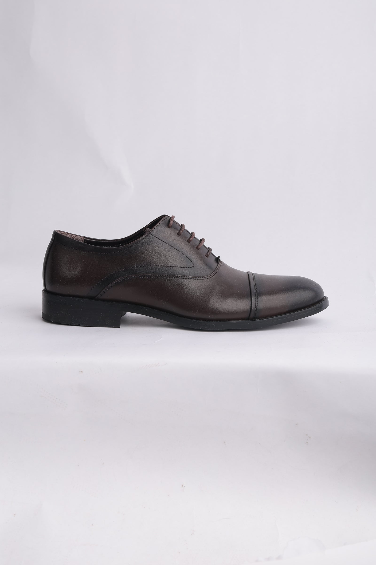 CLASSIC LACE UP SHOES Secondary image