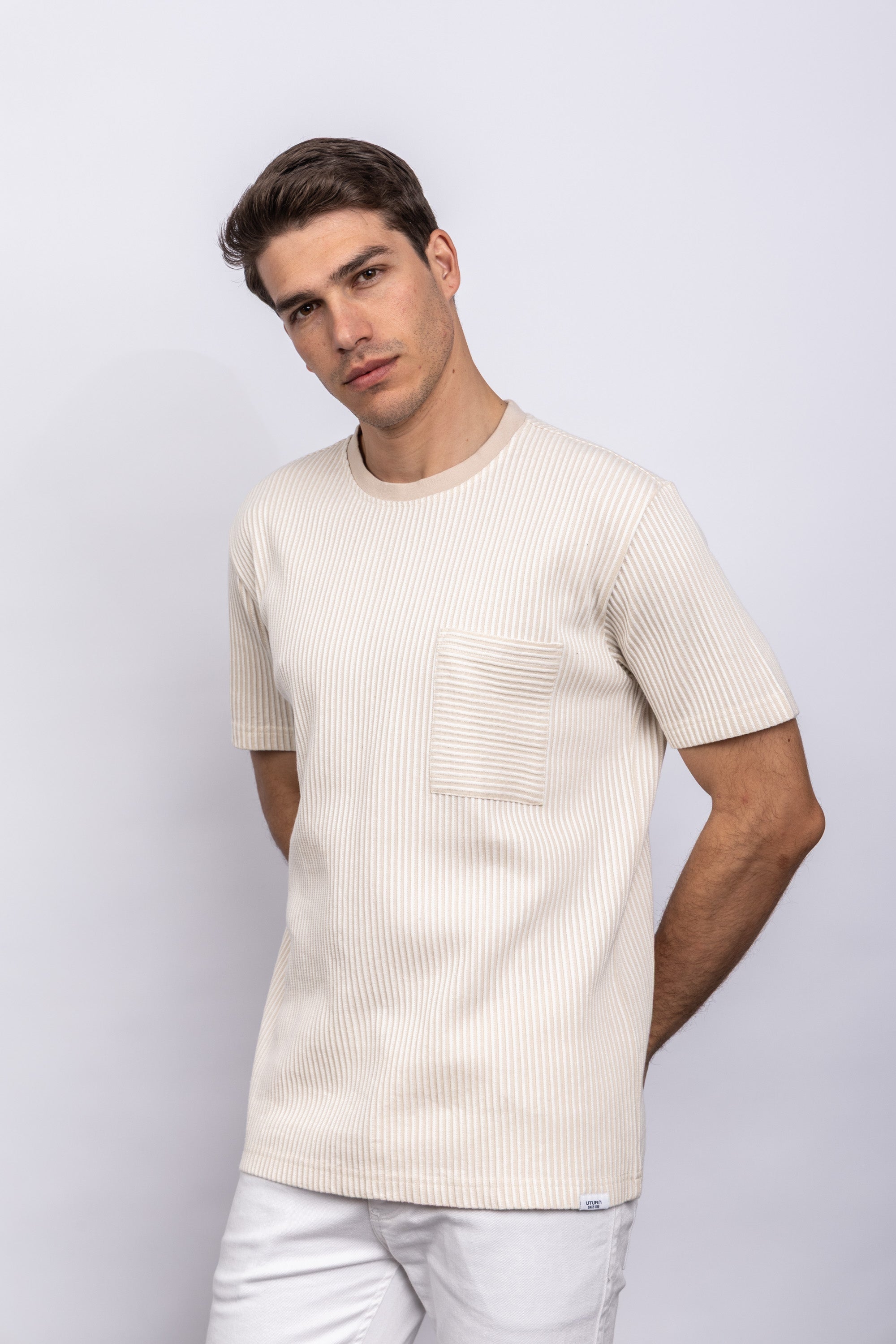 ROUND NECK CASUAL T-SHIRT Secondary image