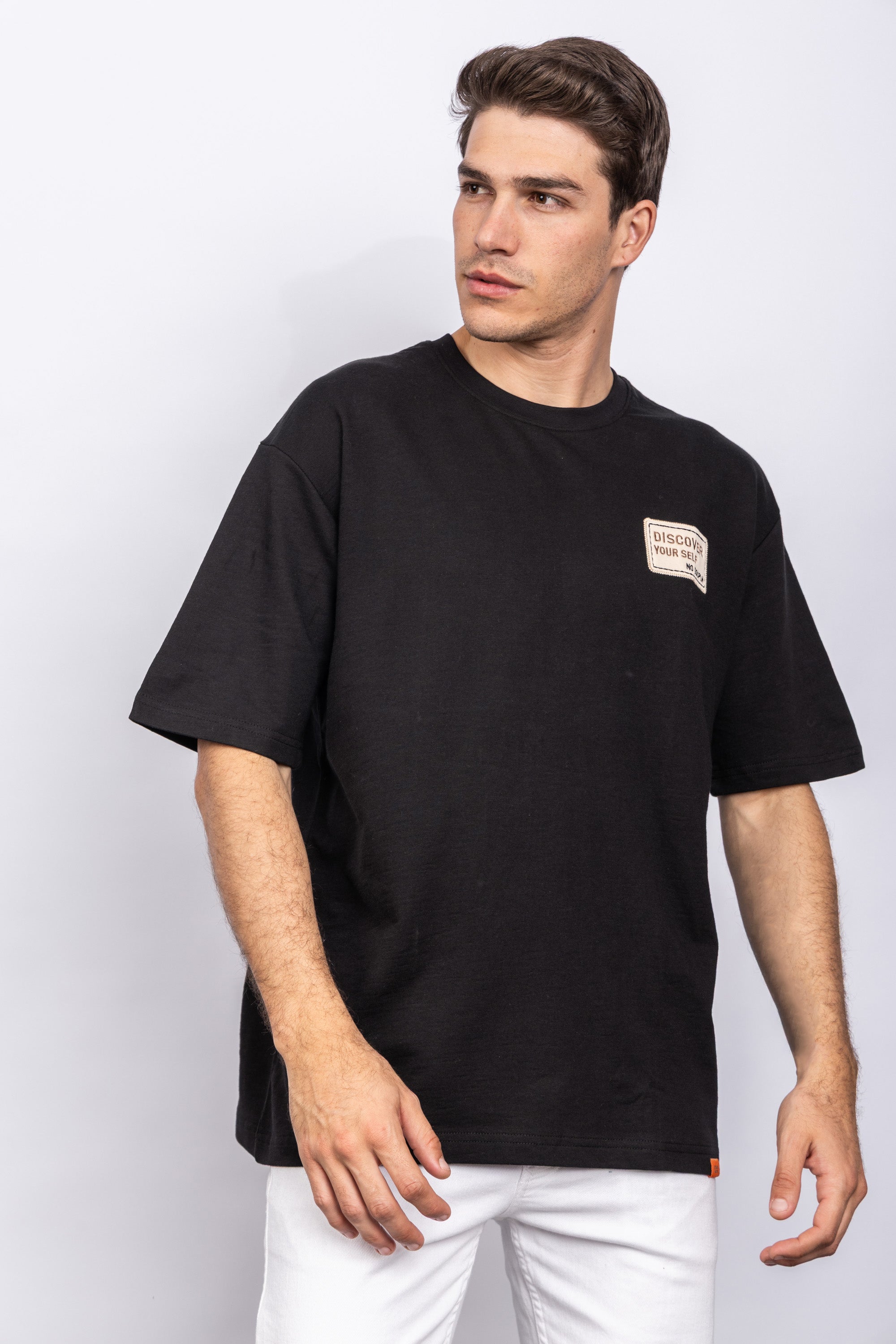 ROUND NECK CASUAL T-SHIRT الصورة الثانوية