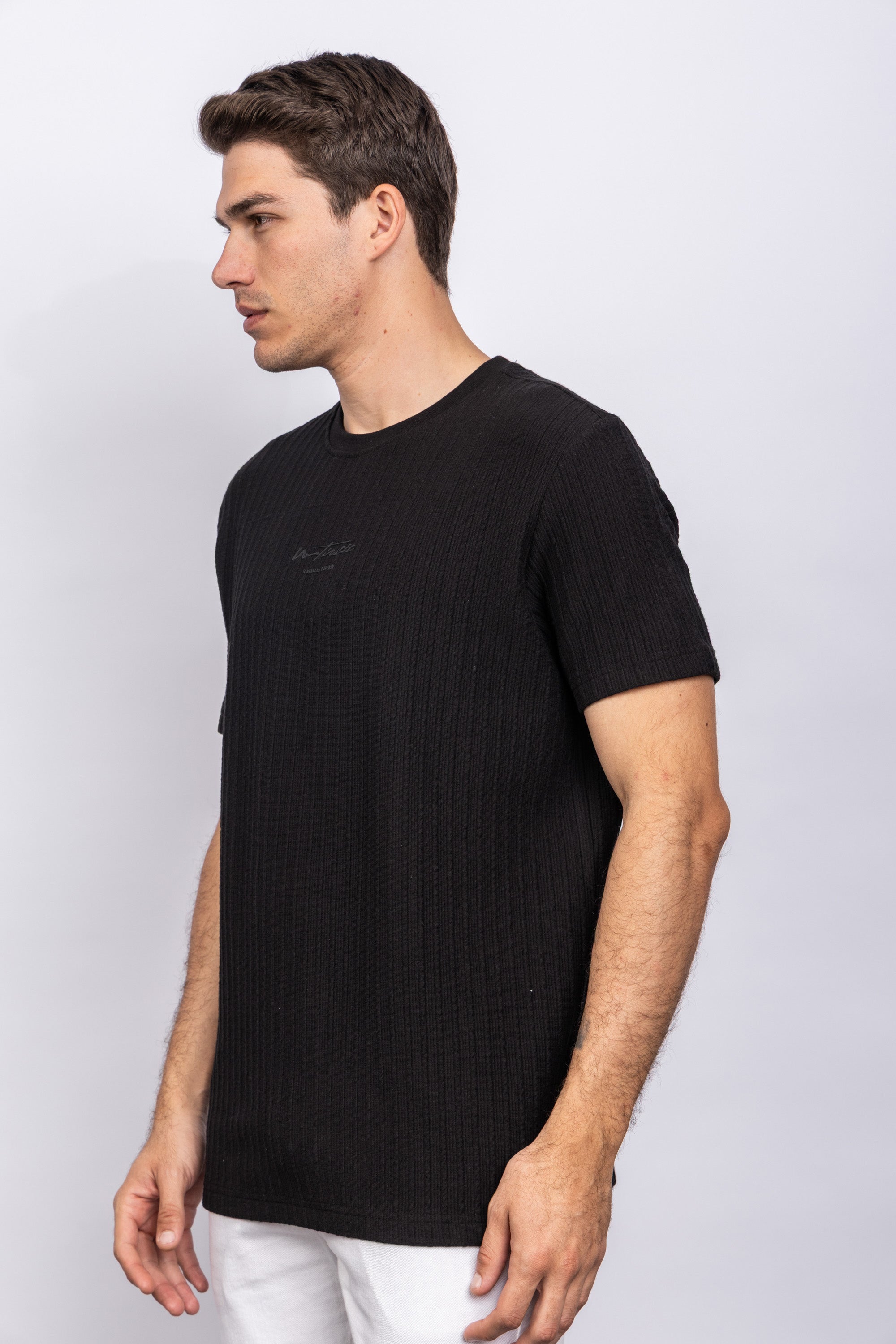 ROUND NECK CASUAL T-SHIRT Secondary image