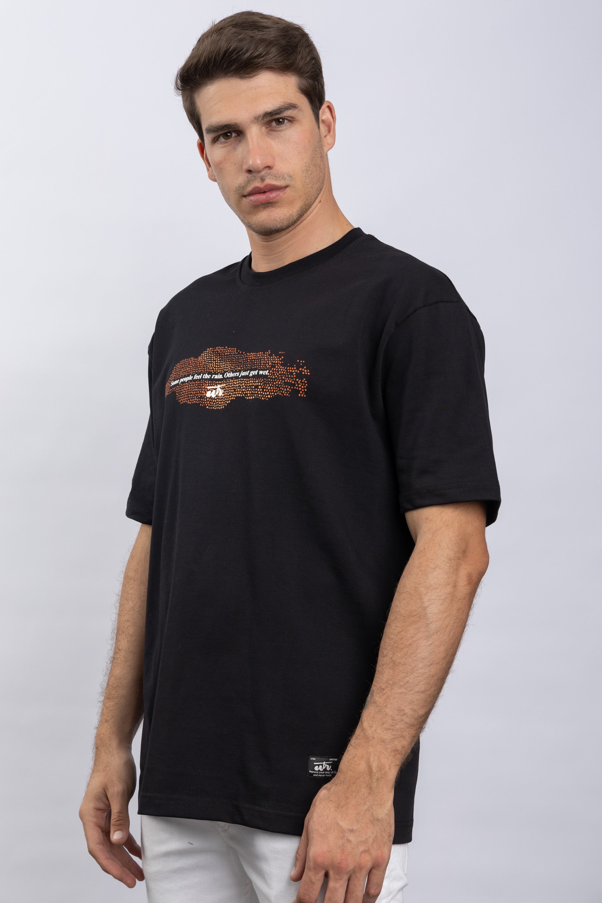 ROUND NECK CASUAL T-SHIRT الصورة الثانوية