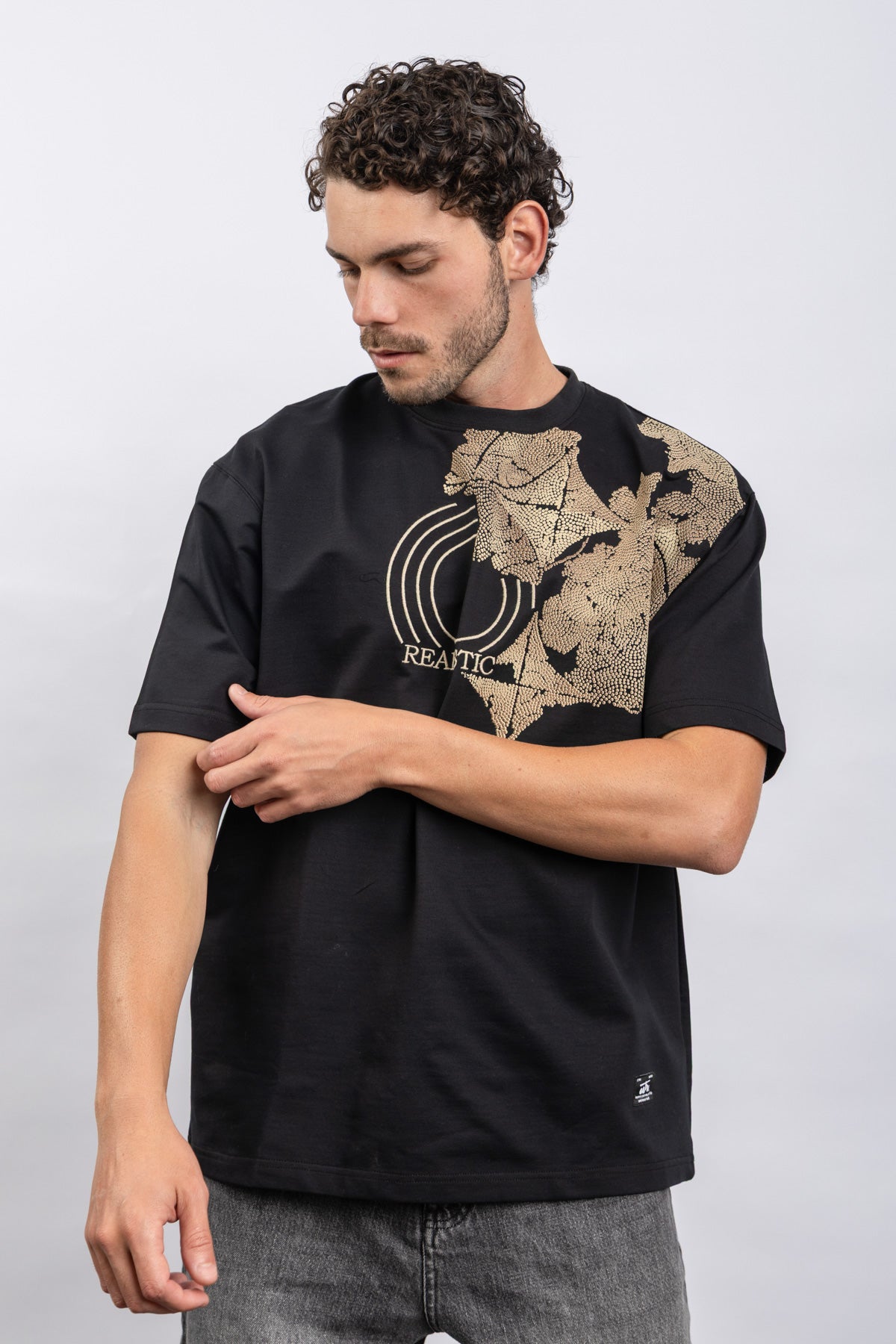 ROUND NECK CASUAL T-SHIRT Secondary image