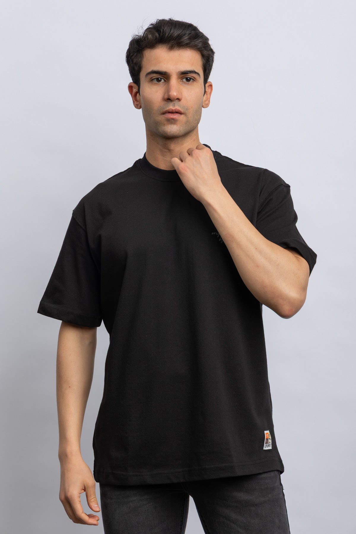 ROUND NECK CASUAL T-SHIRT Secondary image