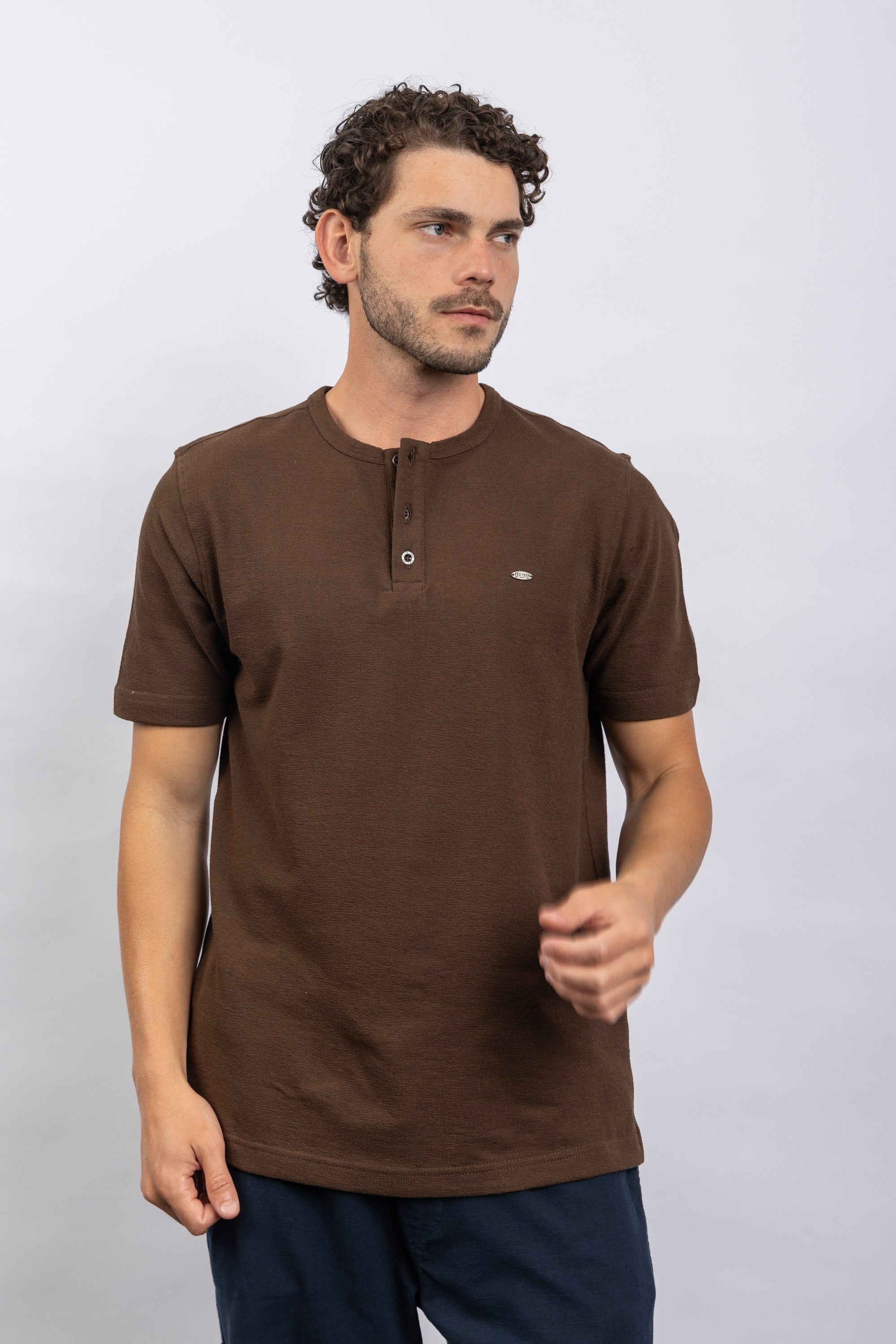 ROUND NECK 3BUTTON T-SHIRT Secondary image