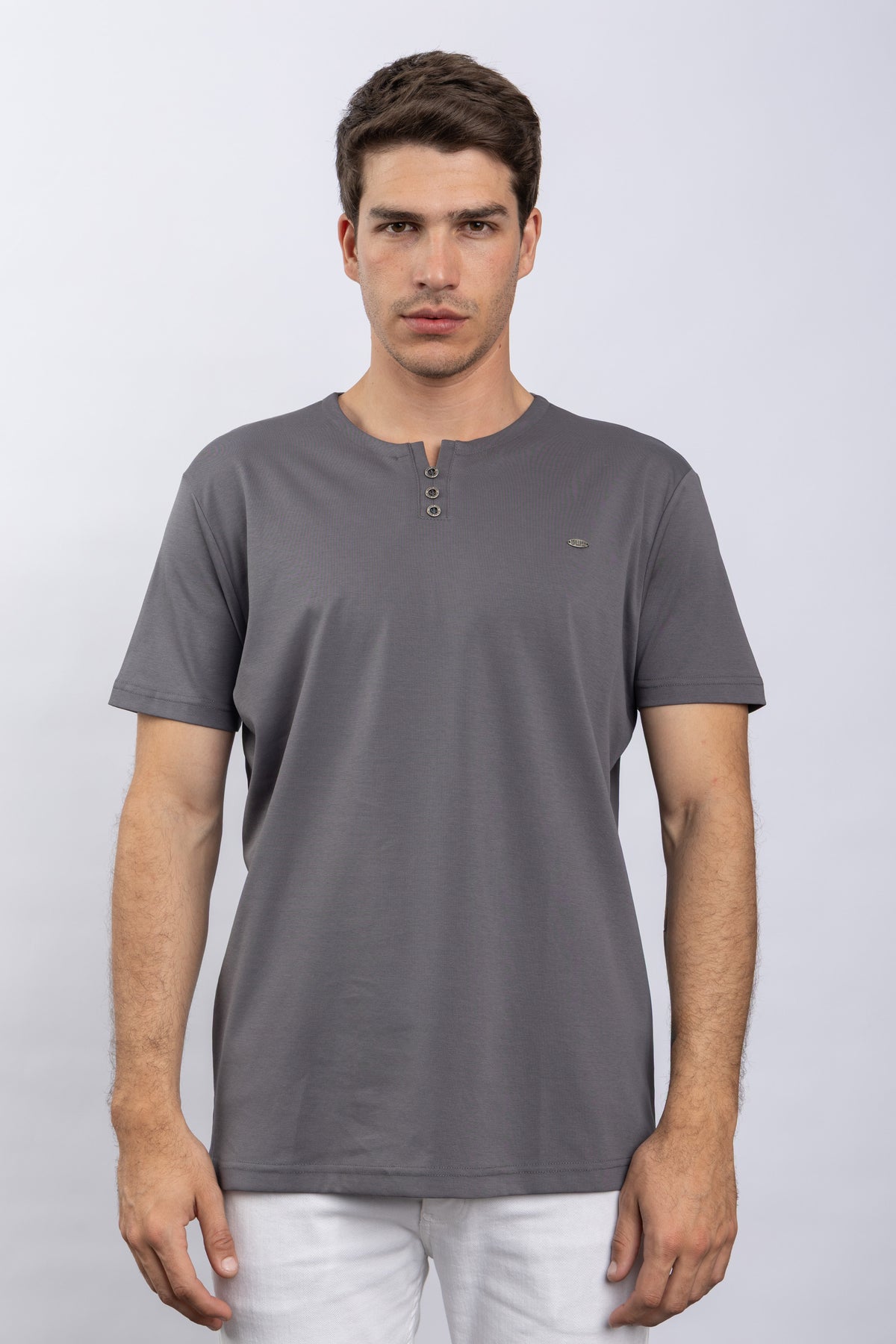D GREY الصورة الرئيسية