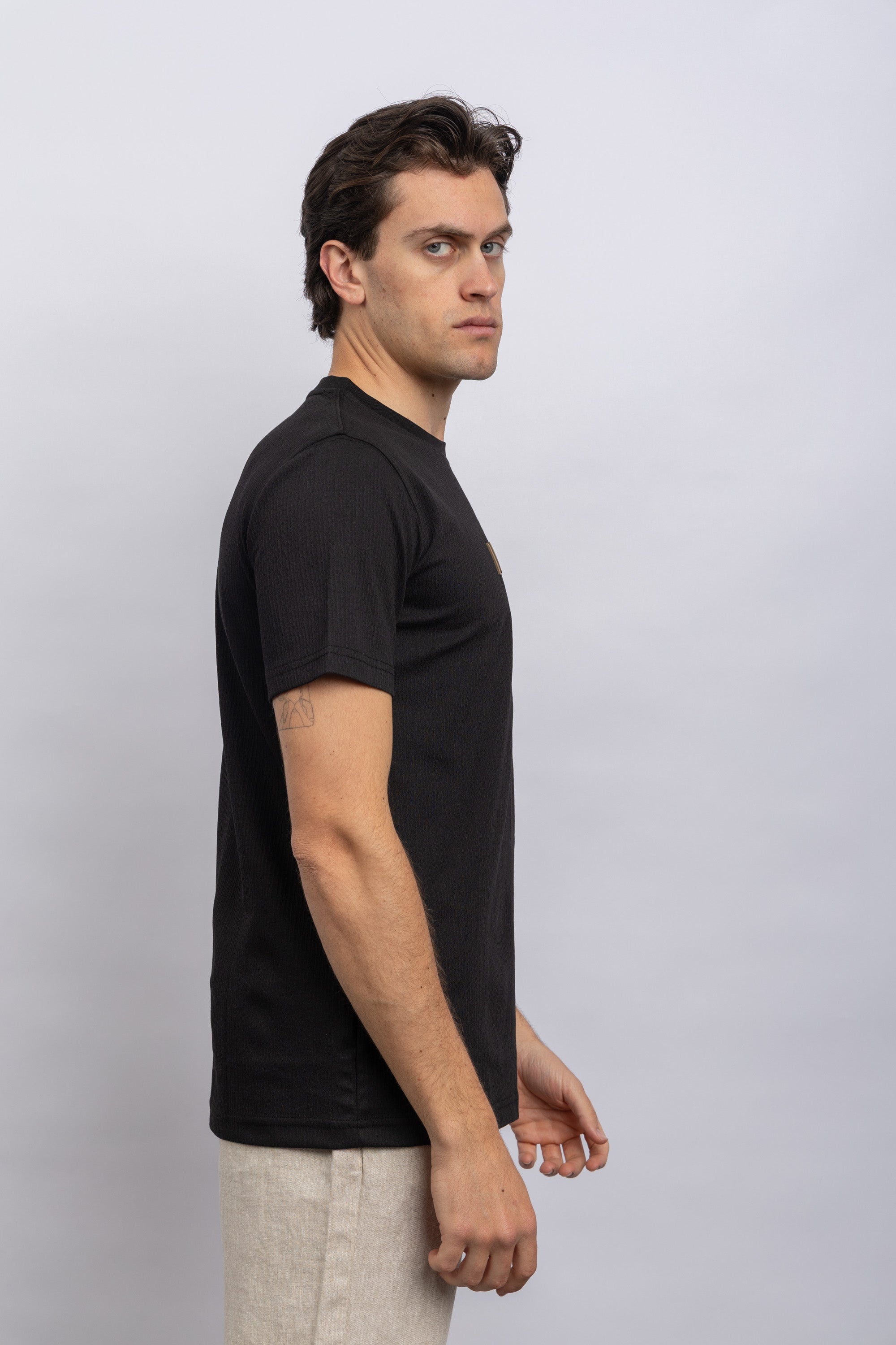 ROUND NECK CASUAL T-SHIRT الصورة الثانوية