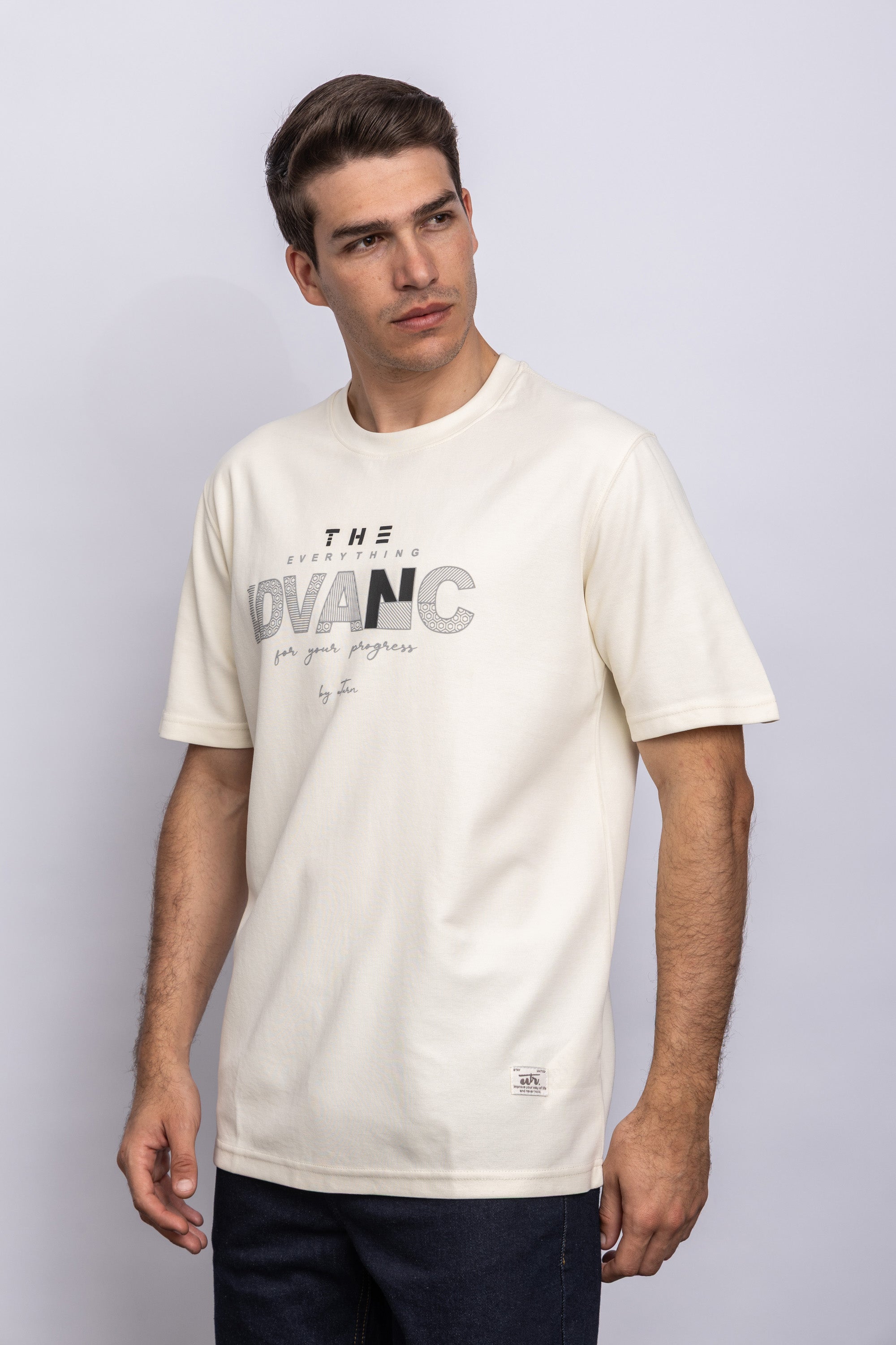 ROUND NECK CASUAL T-SHIRT الصورة الثانوية