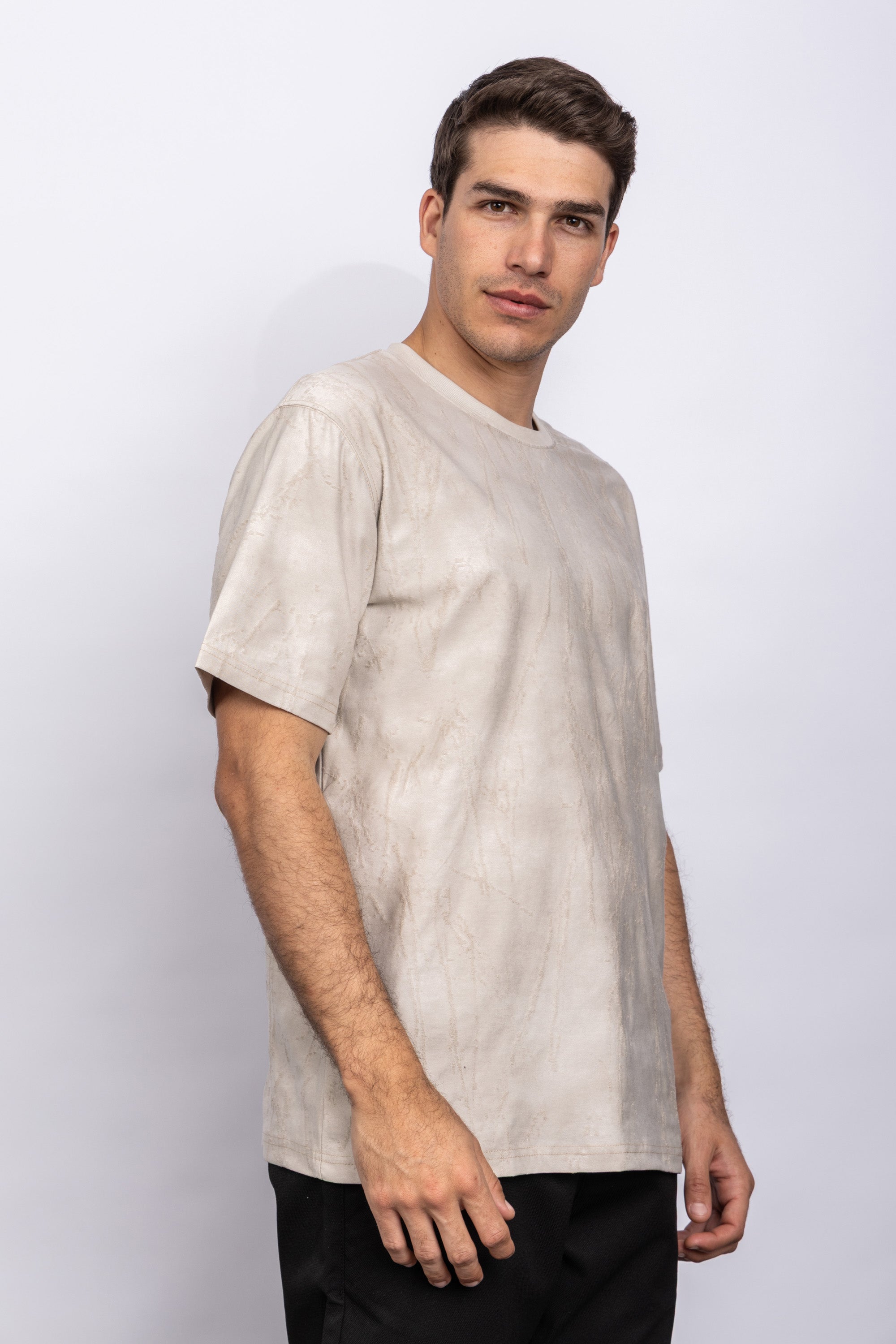 ROUND NECK CASUAL T-SHIRT الصورة الثانوية