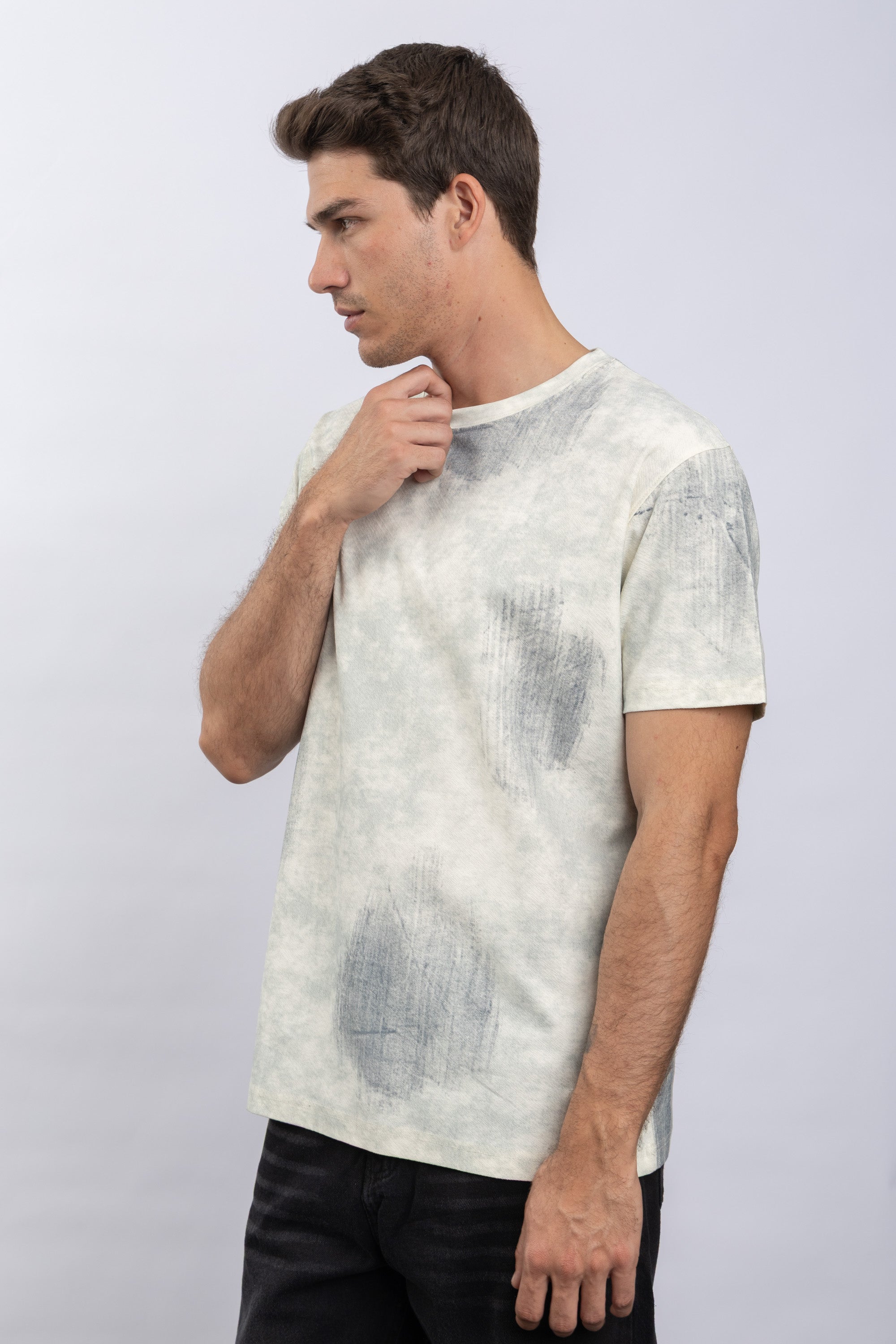 ROUND NECK CASUAL T-SHIRT الصورة الثانوية
