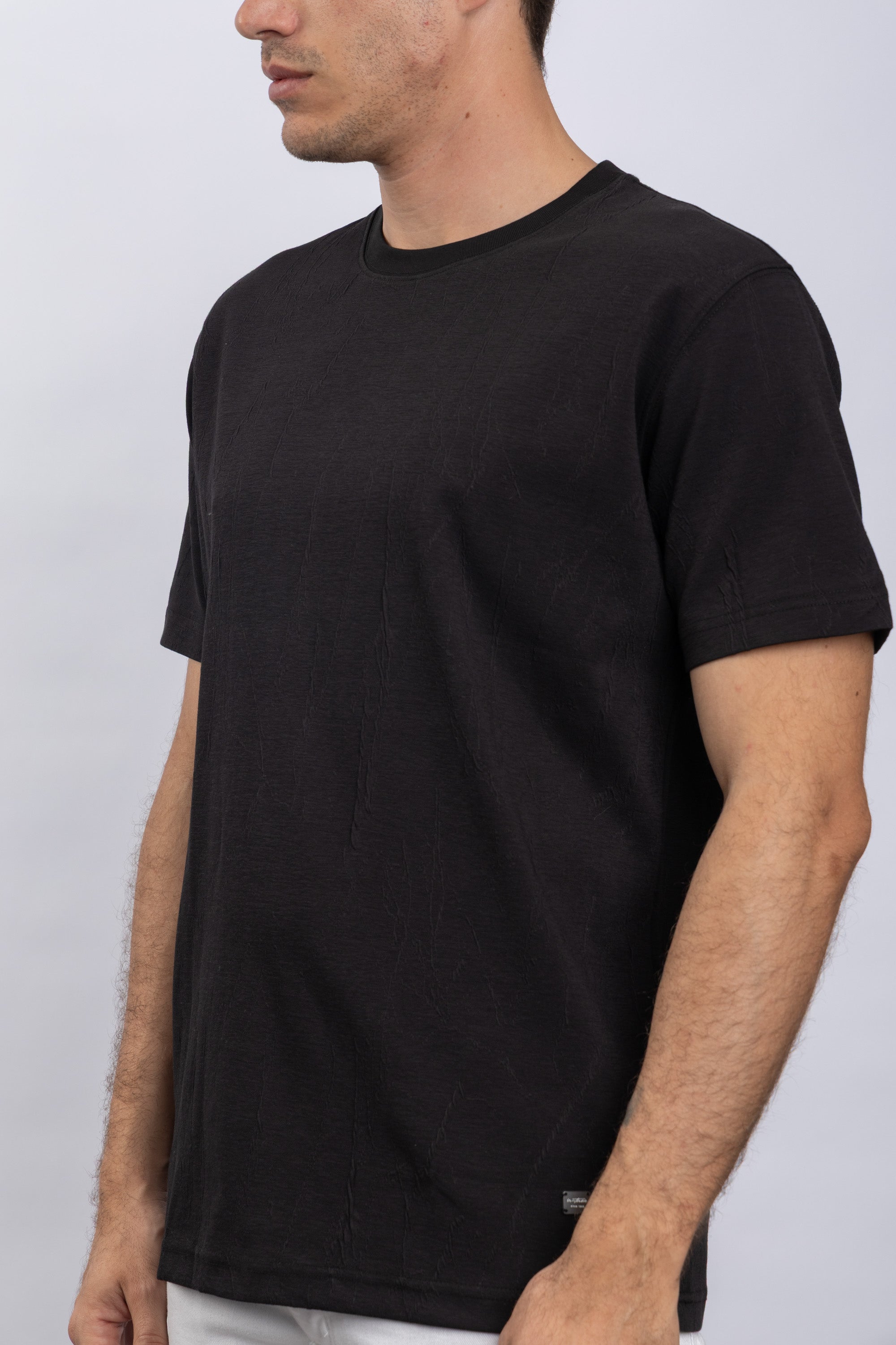 ROUND NECK CASUAL T-SHIRT الصورة الثانوية