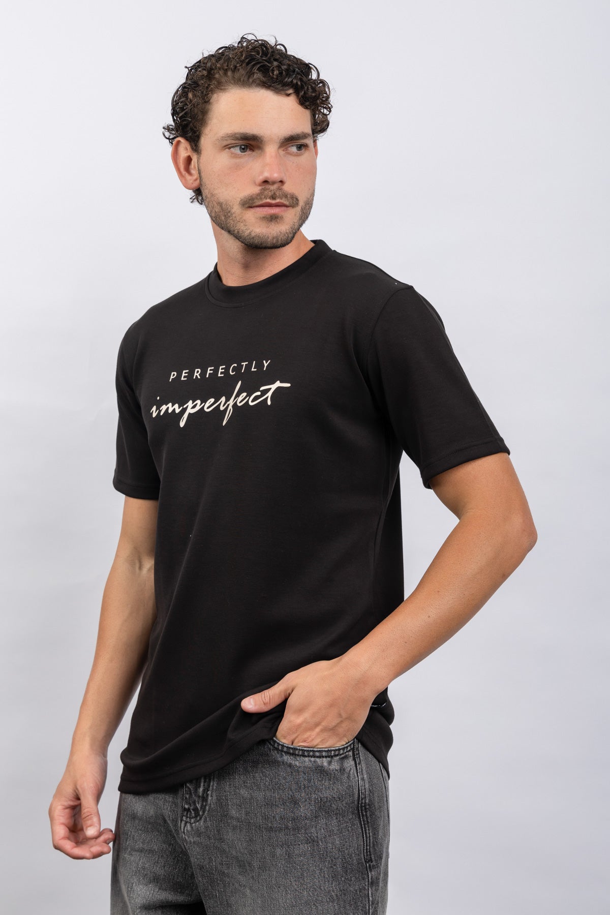 ROUND NECK CASUAL T-SHIRT Secondary image