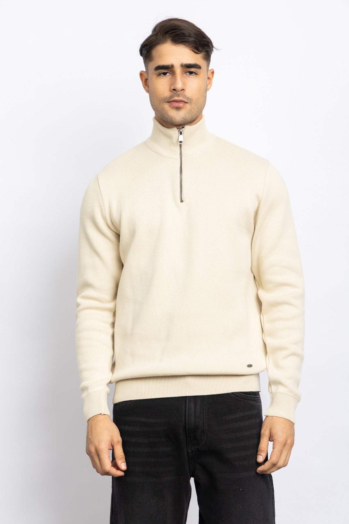 BEIGE الصورة الرئيسية